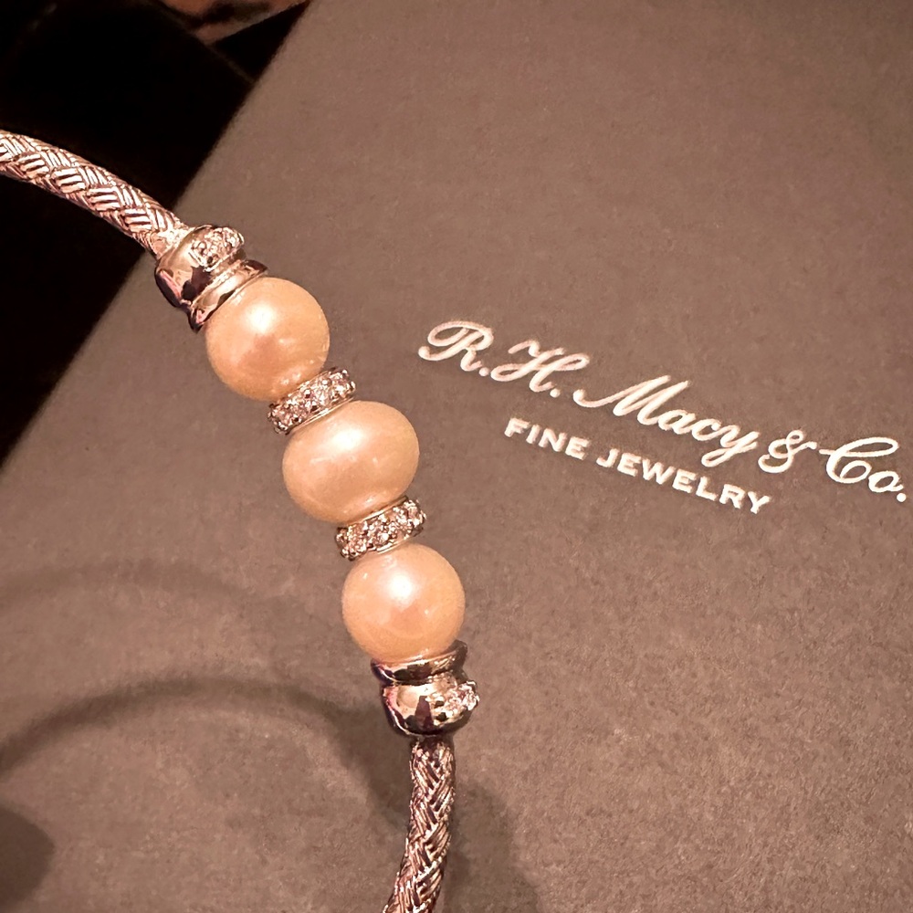Sterling silver and freshwater pearl bolo bracelet
